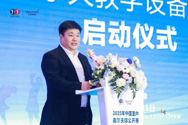 （高尔夫尊中国数字高尔夫教育开荒捐赠工程“数字高尔夫栽培改造首席群众”张守伟）