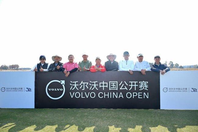 中国大陆入围球员合影，从左至右挨次为：吴迪、张进、杨伊农、李政谦（业余）、庞明、陈顾新、庞博、方宇、柴博文