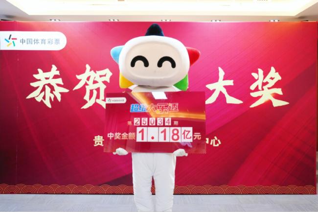 大奖得主领奖照