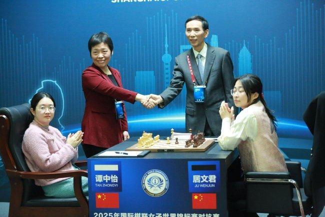 开棋嘉宾执手
